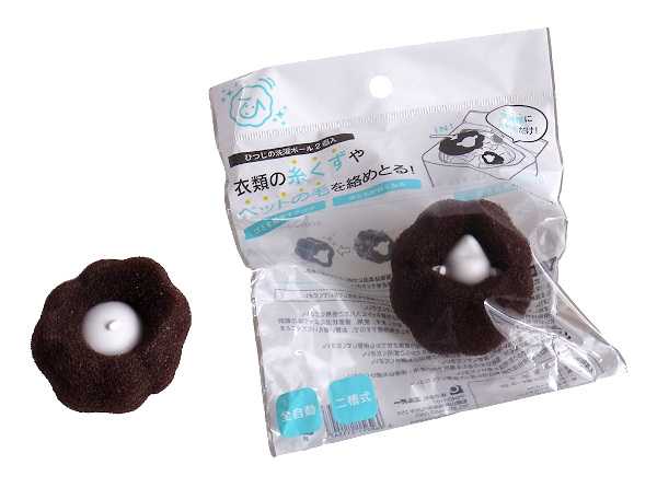 洗濯ボール、2個入りです。洗濯槽に入れるだけで糸くずやほこりなどのゴミを絡めとります。洗剤の泡立ちがよくなります。ボールを入れたまますすぎ・脱水が可能です。※ドラム式洗濯機・乾燥機 非対応