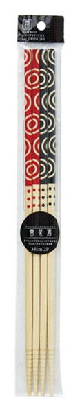 〇菜箸、２膳入りです。先端にすべり止め加工が施されしっかりはさめます。ウレタン塗装で衛生的です。カラー違いの２膳セットで、用途で使い分けられます。※食器洗い乾燥機 非対応※天然素材の為、形や色に違いが