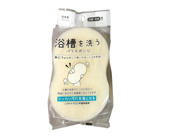 浴槽用のスポンジです。ソフトに洗える不織布と泡立ちの良いスポンジを貼り合せております。手にフィットしやすいくぼみ形状でしっかり握って洗えます。用途に合わせて両面使い分けできます。※塩素系、酸素系のカビ