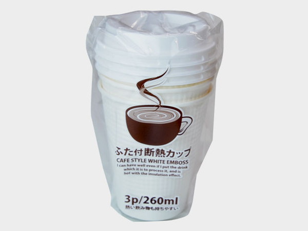 ○エンボス加工が施された、断熱性の紙コップです。容量は、約２６０ｍｌです。フタをしたまま飲める、飲み口付きのフタが付いております。断熱性の為、熱い飲み物も持ちやすいです。※長時間アルコール飲料を入れる